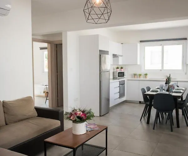 Carme At The - Mythical Sands Apartamento Paralimni